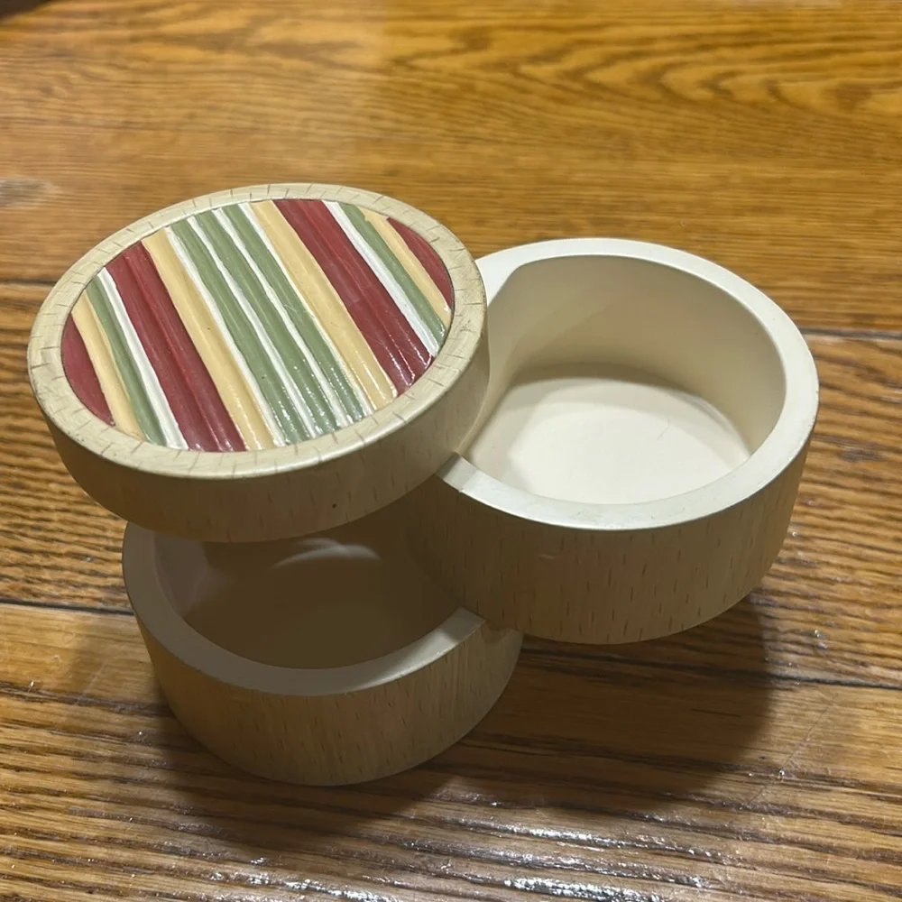 Vintage Trinket box by Gloria Vanderbilt Home. Geranium Stripe pattern.